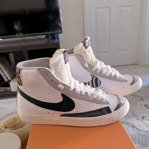 Nike blazer mid 77 vintage white black animal print